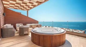 Qlusive Hotel