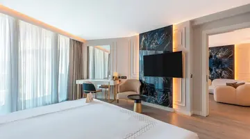 Qlusive Hotel