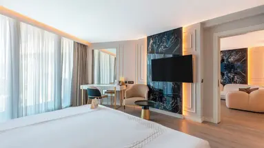 Qlusive Hotel