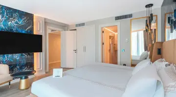 Qlusive Hotel