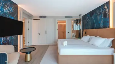 Qlusive Hotel