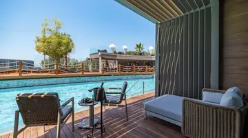 Qlusive Hotel