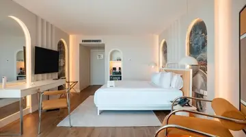 QLUSIVE HOTEL