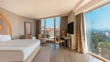 Qlusive Hotel