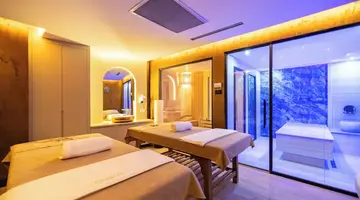 Qlusive Hotel