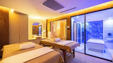Qlusive Hotel