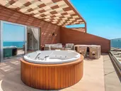 Qlusive Hotel