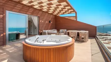 Qlusive Hotel