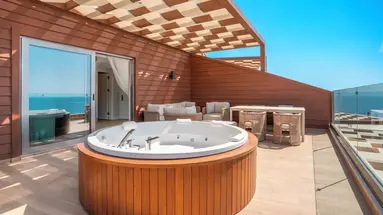 Qlusive Hotel
