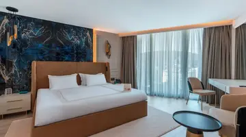 Qlusive Hotel