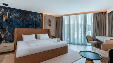 Qlusive Hotel