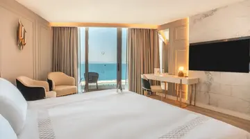 Qlusive Hotel