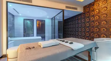 Qlusive Hotel