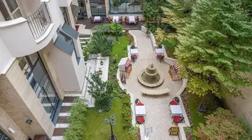 Queen s Court Hotel and Residence