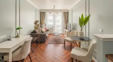 Queen s Court Hotel and Residence