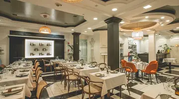 Queen s Court Hotel and Residence