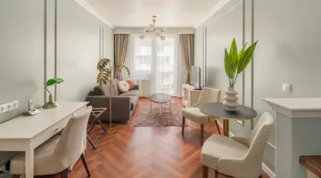 Queen s Court Hotel and Residence