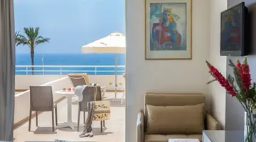 Queens Bay Hotel