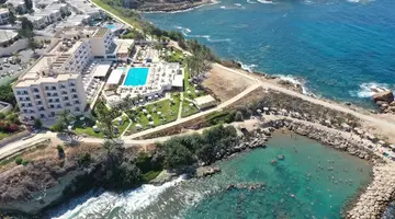 Queens Bay Hotel