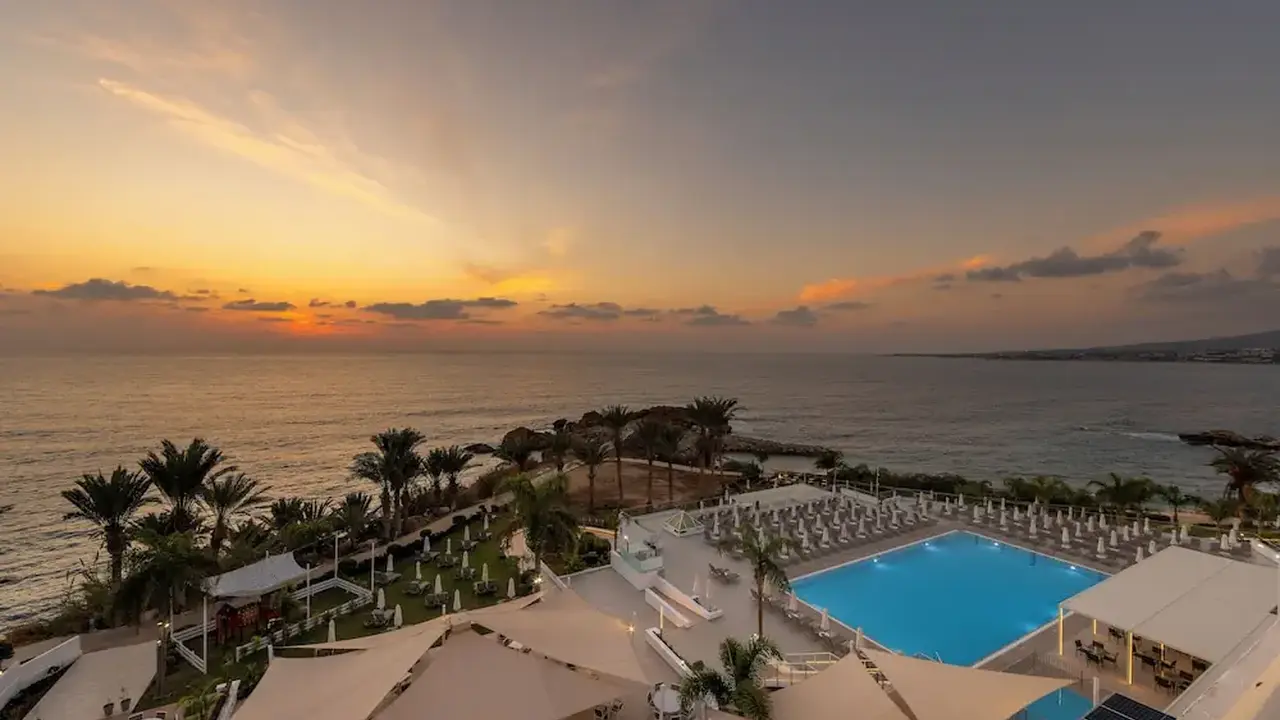 Queens Bay Hotel