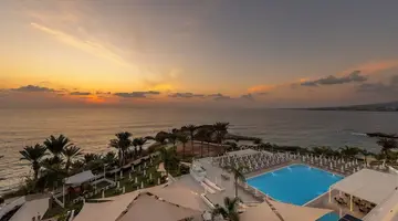 Queens Bay Hotel