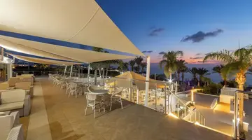 Queens Bay Hotel
