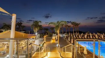 Queens Bay Hotel