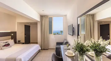 Queens Bay Hotel