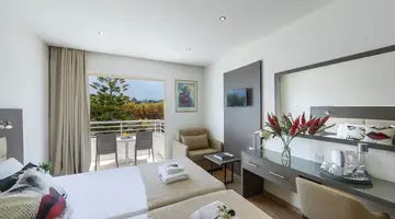 Queens Bay Hotel