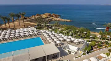 Queens Bay Hotel