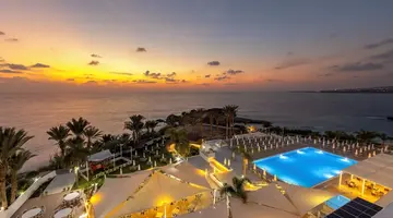 Queens Bay Hotel