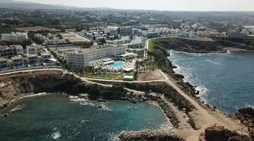 Queens Bay Hotel