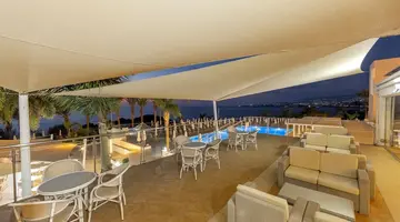 Queens Bay Hotel