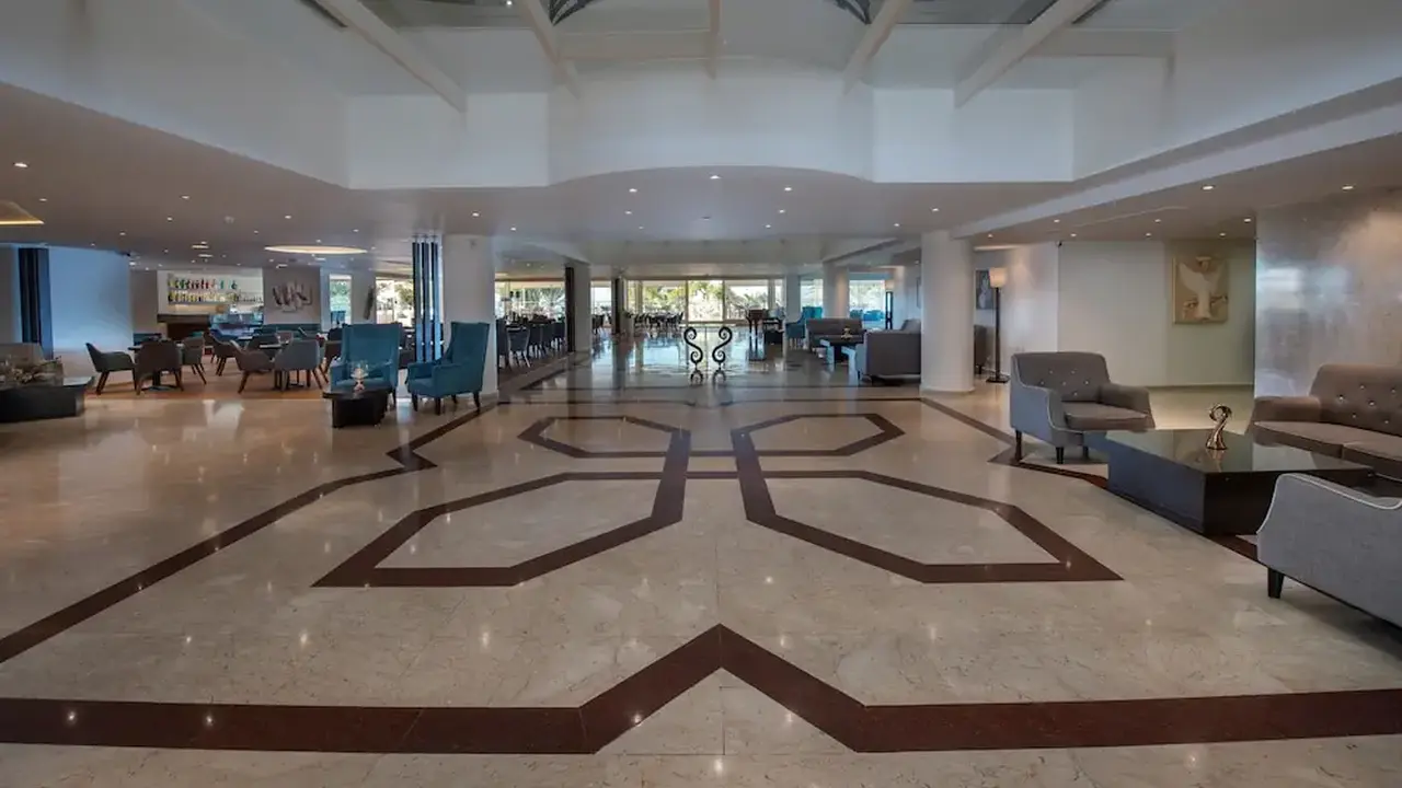 Queens Bay Hotel