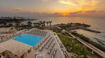 Queens Bay Hotel