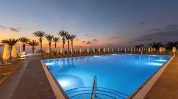 Queens Bay Hotel