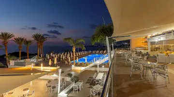 Queens Bay Hotel