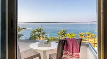 Queens Bay Hotel