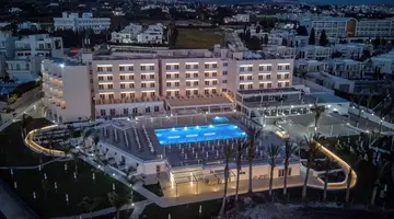 Queens Bay Hotel