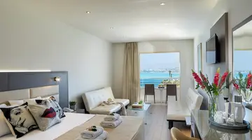 Queens Bay Hotel