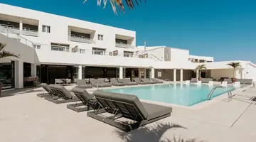 R2 Higos Beach Apartments