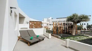 R2 Higos Beach Apartments