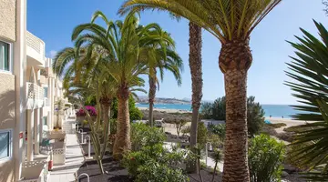 R2 Maryvent Beach Apartment