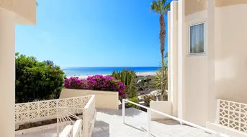 R2 Maryvent Beach Apartment