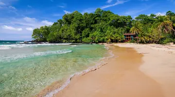 Rajskie plaże w cieniu wulkanów