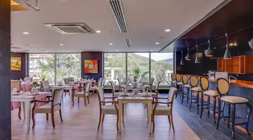 Ramada Hotel & Suites by Wyndham Kusadas
