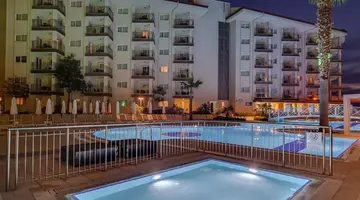Ramada Hotel & Suites by Wyndham Kusadas