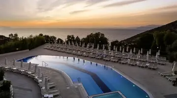 Ramada Hotel & Suites by Wyndham Kusadas