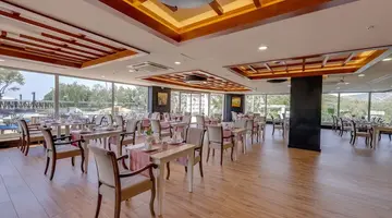 Ramada Hotel & Suites by Wyndham Kusadas