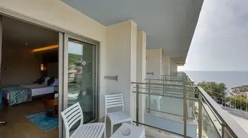 Ramada Hotel & Suites by Wyndham Kusadas